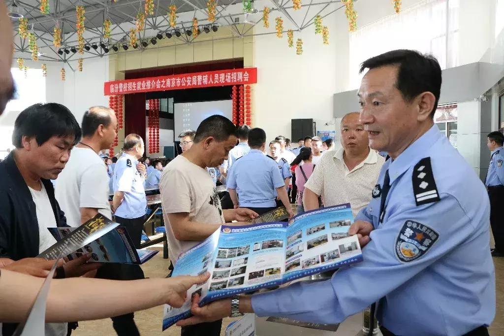 雨花台区公安局领导团队全新亮相，引领与担当